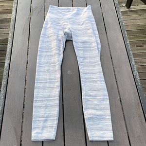 Lululemon Wunder Under HR  *25 Size 4 Wee Are From Space Ice Grey Alpine White